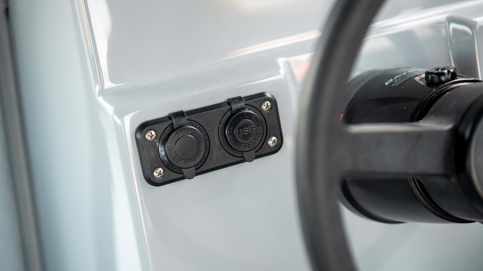 Sting 600 Pro HT Details Power Outlet